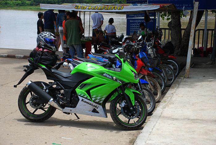 Ninja 250 คันนี้มาจาก กทม  ตอนนี้เราอยู่ที่ แก่งคุดคู้ กัน

แก่งไม่เห็นครับเพราะน้ำหลากแก่งเลยไม่โ