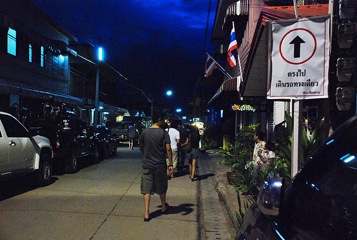 ภาคกลางคืนครับที่ ถนนคนเดิน เชียงคาน 