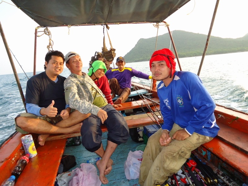                                             	ถึงหน้าบ้านแล้วโดนคลื่นหัวเรือเปียกกันทุกคน