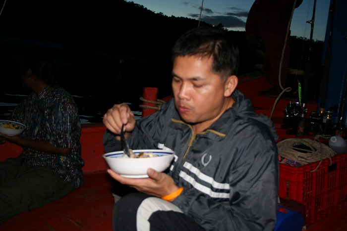 

                                    กินข้าว  :umh: :umh: :umh: