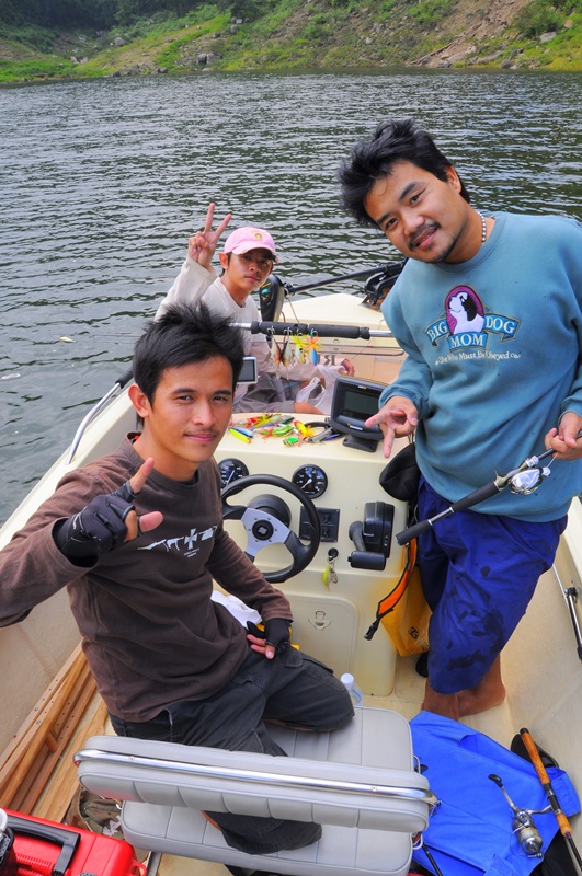 
ดู ทุก ๆ คน จะ มีความสุข กันทั่วหน้า