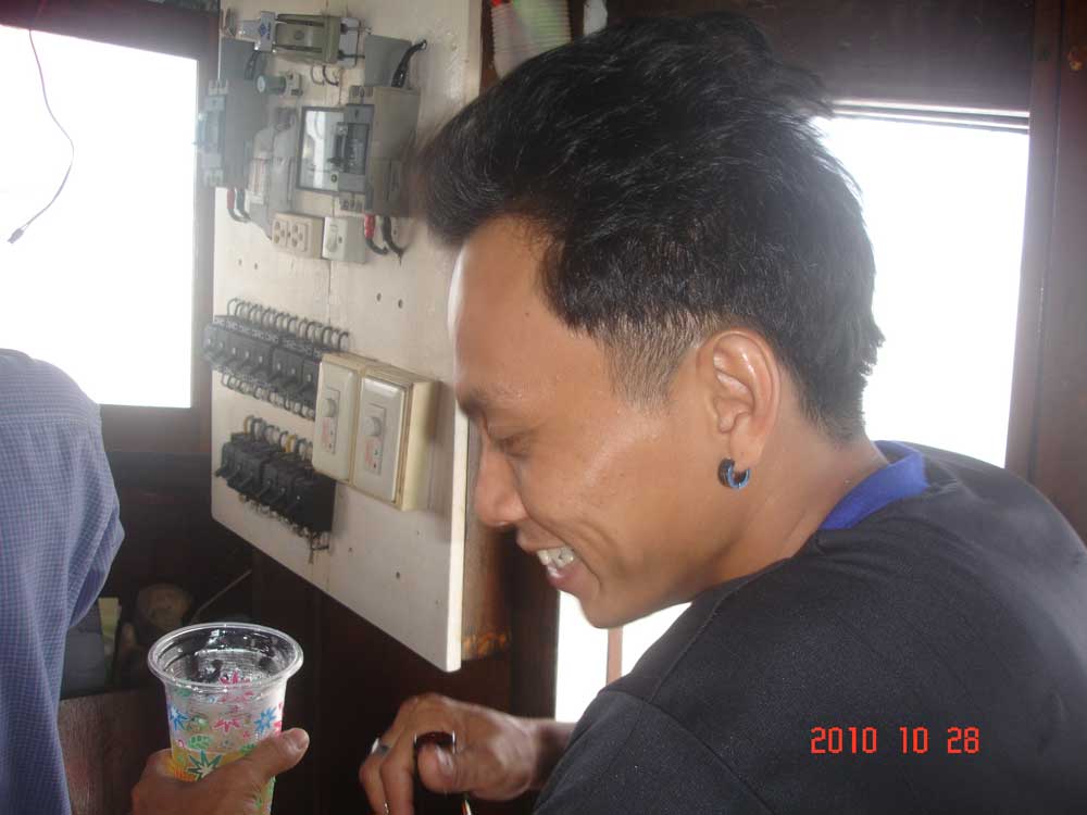 เริ่มเดินทาง น้าวิทย์ ก็เริ่ม ดื่ม....