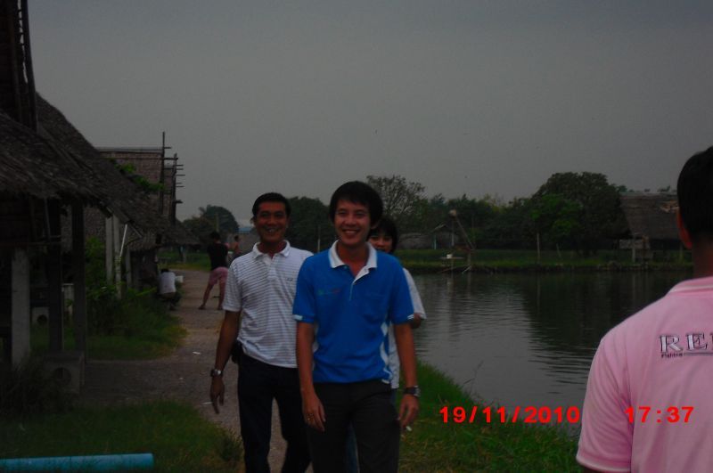 แล้ว อ.เติร์ก ของเราก็มาตามด้วยน้าป้อมทุ่นลอยทีมคับ
 :smile: :smile: :smile: :smile: :smile: :smile