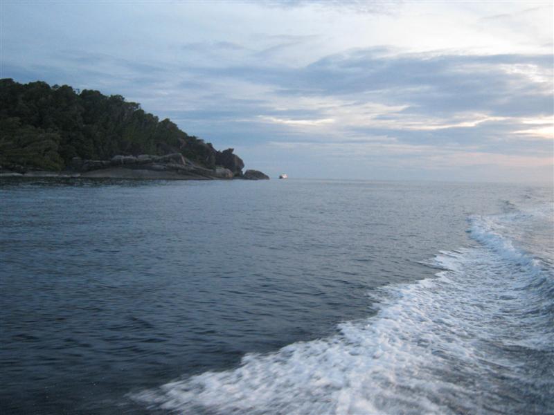 [q][i]อ้างถึง: Mong_Actionlure posted: 22-11-2553, 09:42:12[/i]

นั่นไง............อยู่ในเรือไม่มี