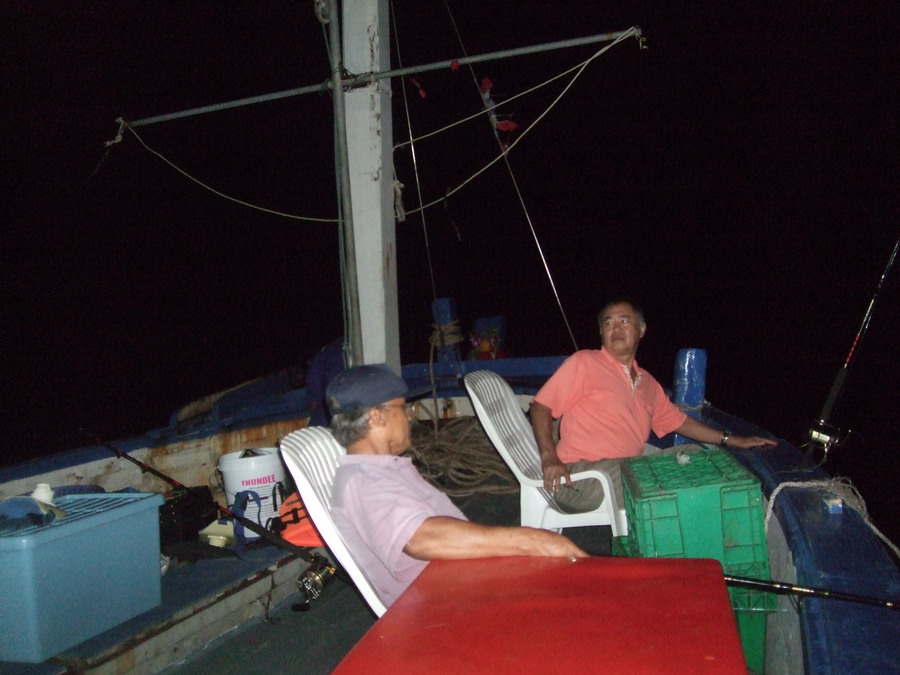 ผู้อวุโสคุมกาบเรือด้านขวา :laughing: :laughing: :laughing: