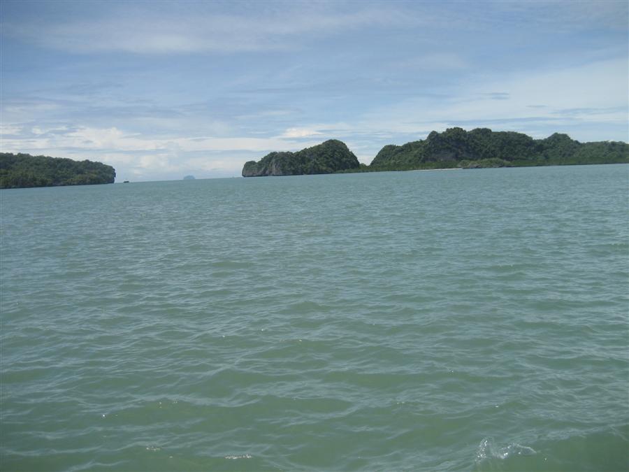 :grin: ขนของลงเรือเสร็จ ก็พร้อมเดินทางกันเลยครับ..... :cheer: