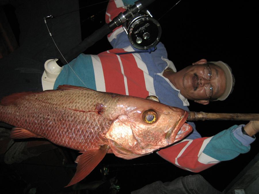 หันไปท้ายเรือ .... "พี่เล็ก" กับเจ้าหม
