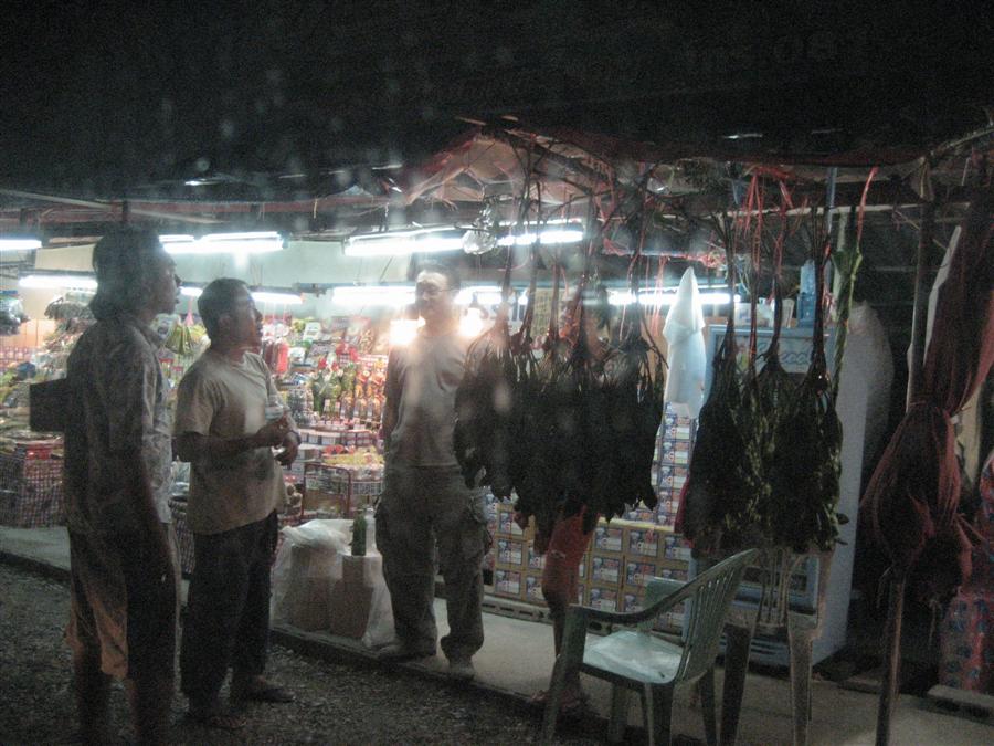 บรรยากาศ ของสมาชิกระหว่างแวะซื้อขอ