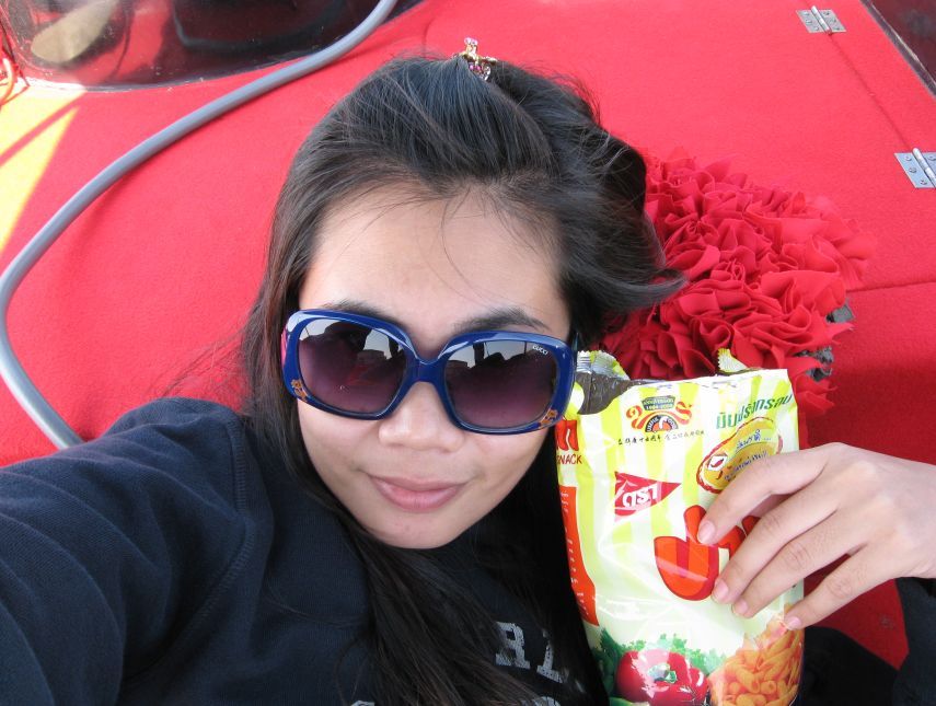 ถึงกับนอนกินกันเลยทีเดียว...... :laughing: :laughing: :laughing: