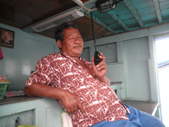 ไต๋คนเก่งของเรา โม้อยู่กับพักพวก..... :laughing: :laughing: :laughing: