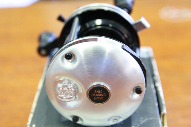 ฝาข้างโลโก้  เขียนว่า Ball Bearing Drive
 :grin: :grin: :grin