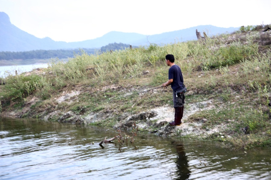 จอดเรือ ลงเดินเท้าบ้างครับ 