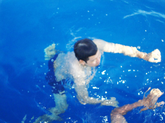 ระหว่างทาง ไต๋มานะ แว๊ะให้เล่น น้ำที่ สิมิลัน เอ้าๆๆๆ!!!!!!

น้องตี๋  โดด!!!


 :laughing: :lau