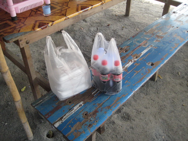 ได้แล้วกลับ :grin: :laughing: :laughing:


.........3 คน 3 กล่อง 3 ขวด ครบองประชุม :grin: :grin: