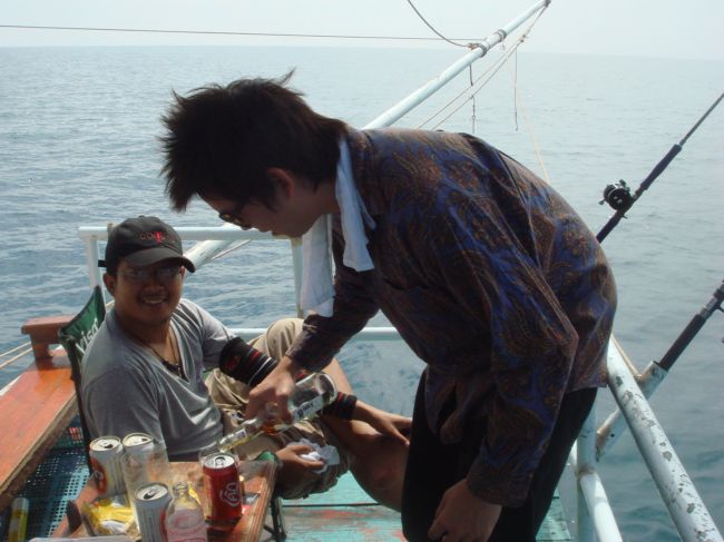 ฝั่งหลังเริ่มสูตรแปลกๆ ผสมทำ.....ต็อก 
