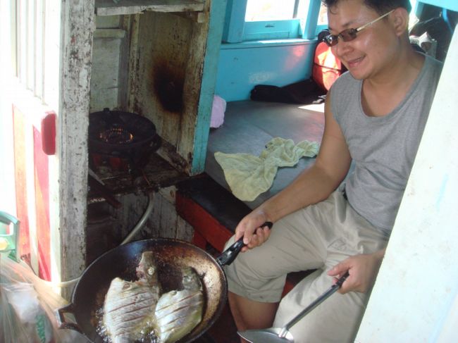 ส่วนกับข้าวก็เริ่มทำกันด้านใน
