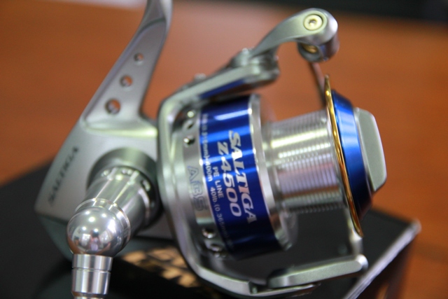 Daiwa Saltiga Z 4500 ยังไม่เคยขึ้นสายเลยครับ.....
 :frown: :frown: :frown:
 :frown: :frown: :frown