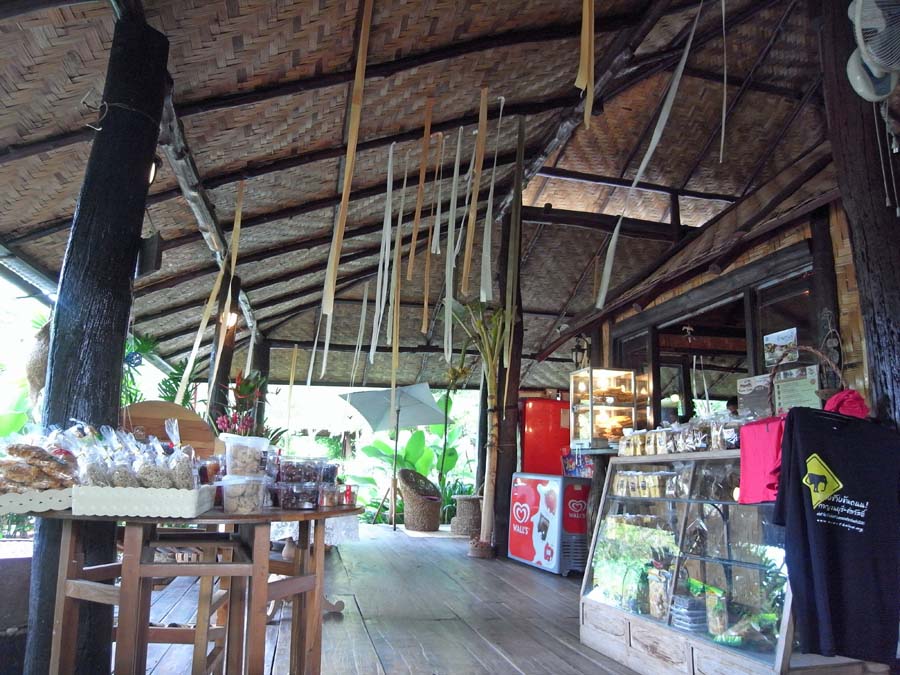 บ่าย สามก็กลับ.....แวะบ้านกาแฟระหว่าง