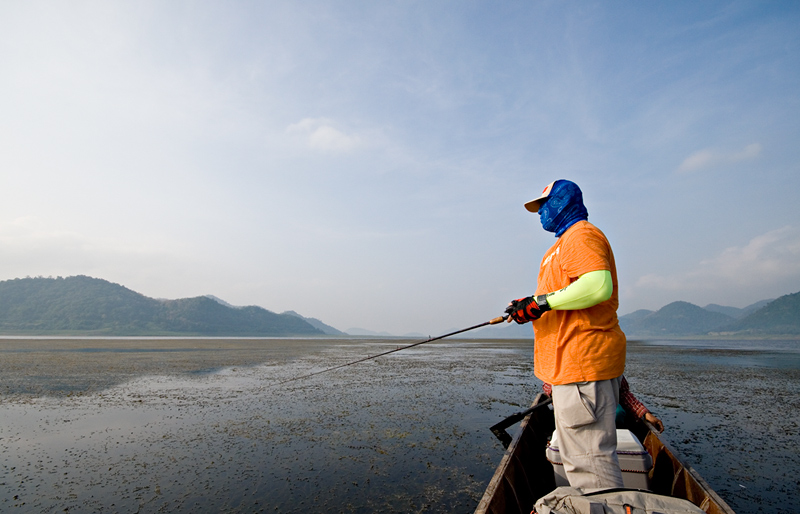 น้าพจน์ ประจำการกลางลำเรือครับ