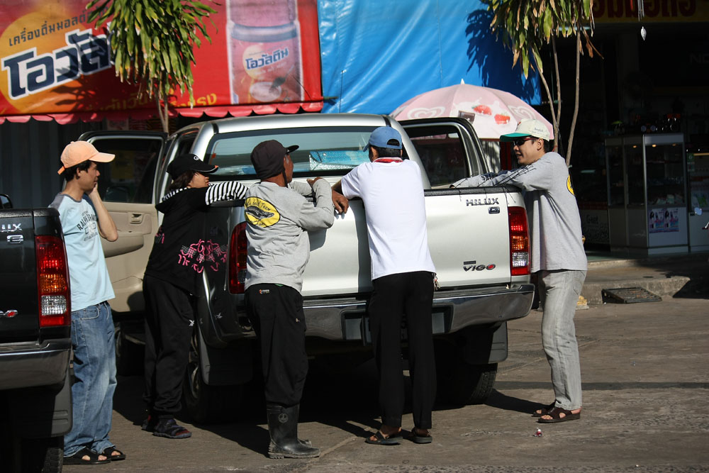 นัดรวมพลกันที่ร้านตี๋น้อย หน้าห้างนานาภัณฑ์  ครบจำนวนแล้วคร๊าบบบ... :smile: :smile: :smile: :smile:
