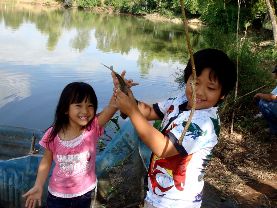 น้องขวัญข้าว....ก็ได้ร่าเริงกับ  โทรฟ