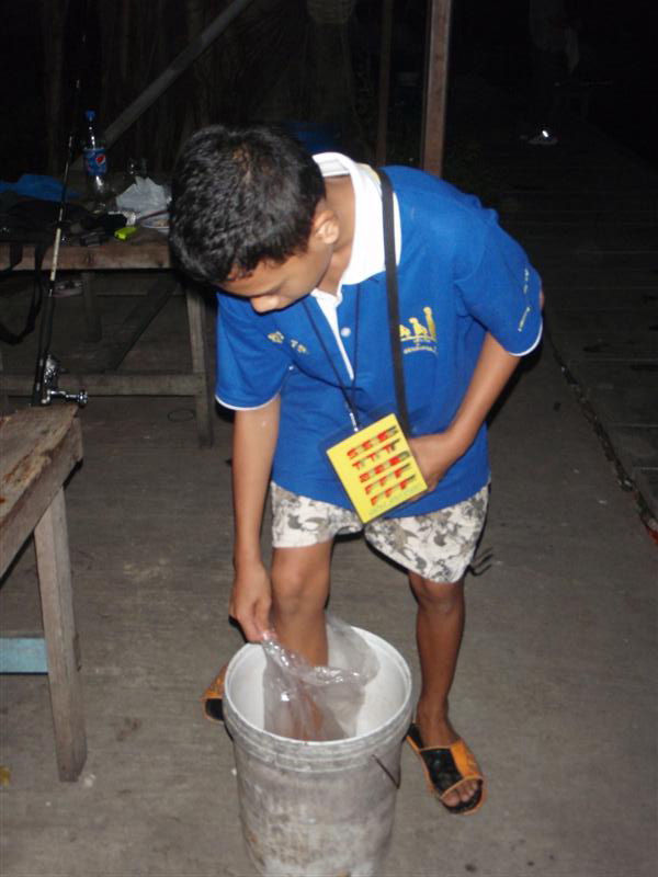ใครมาใช้แรงงานเด็กเนี่ย...กรรมการนะ..ไม่ใช่กรรมกร.... :laughing: