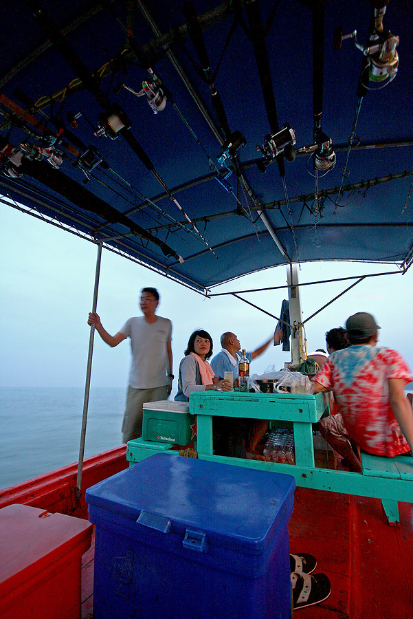 
 [b]  เรือยังไม่ทันพ้นปากคลองดีเลย

แ