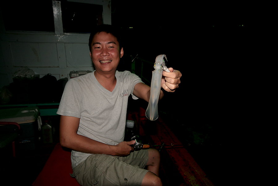 
 [b] เรือลำนี้  ไม่มีครอบหมึก นะครับ

 