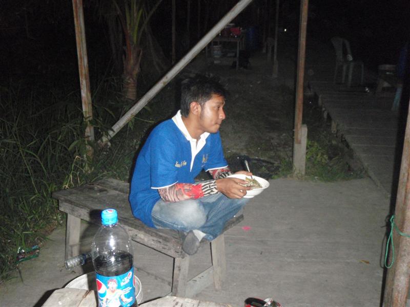 วางคันเบ็ดหันมาจับช้อนกินข้าวดีกว่า... :laughing:

ตอนซ้อมแกขุดไปหมดทำไมล่ะ... :grin: