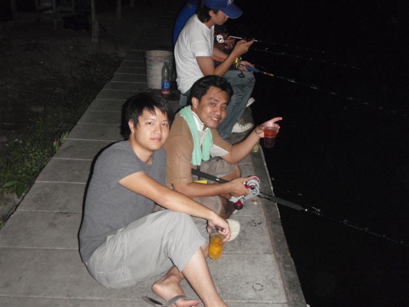  วันซ้อมปลากินกันจนเมื่อยครับ...วันจริงอากาศเปลี่ยนนิดหน่อยเลยมานั่งเมากันดีกว่า.... :laughing

[q