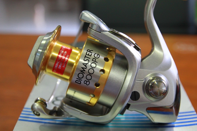 วันนี้ไปรษณีย์มาส่ง Shimano Biomaster 8000 PGที่น้าทะเลเรียบส่งมาให้ เรียบร้อยแล้วครับ
 :grin: :gri