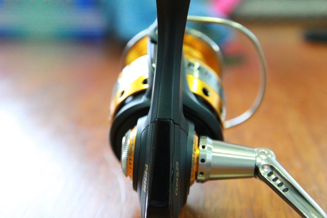 ลองดูบั้นท้ายครับ สวยไม่มีที่ติเลยครับ
ขนาดเล็กกว่า Shimano เบอร์ 8000 น่าจอยู่ประมาณ เบอร์ 6000 คร