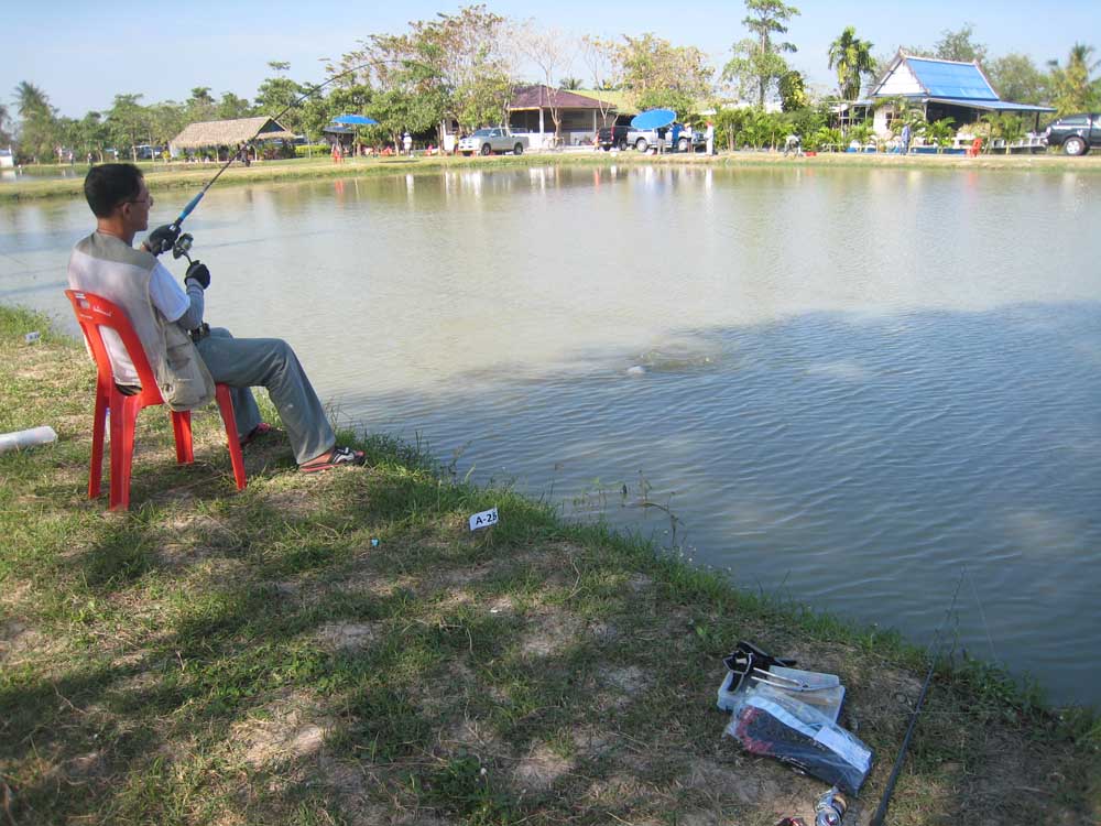  



[b]สำหรับบรรยากาศแข่งขัน...โดย..รวมแล้ว....ปลา...กิน...ดี...ทั้ง...วัน..นะครับ



เดี๋ย