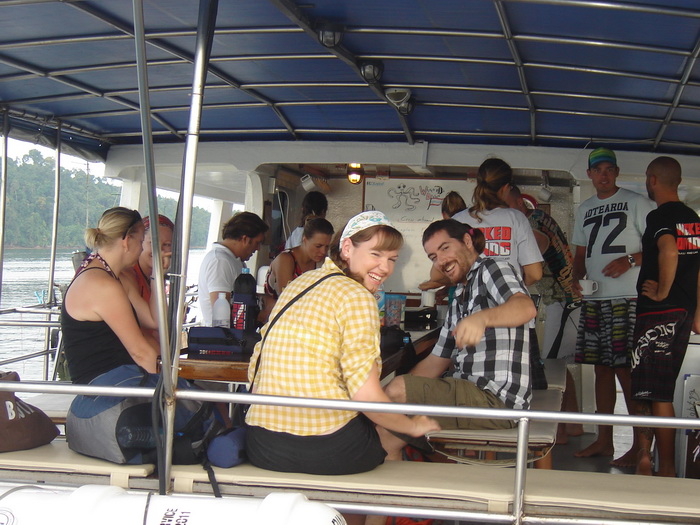       ใครแอบถ่ายฝรั่งน่ารักๆ ที่ท่าเรือ มันน่าโดน Teen แฟนเค้าเตะสักป้าปสองป้าป
คงหายซ่า.....ไปอีกน