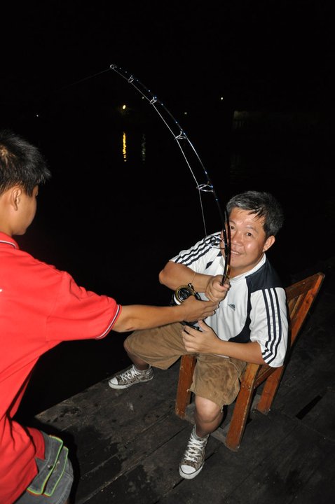 หลังจาก ปลาทรี !!! เฮียเล็ก ยังคงอัดปลาต่อไป  :laughing: :laughing: