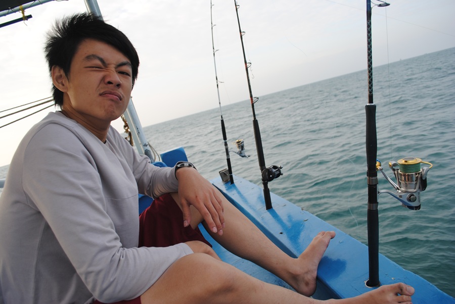  [b]กำลังต่อคิวตกปลาเล็กอยู่ครับ ผมลงเบ็ดปลาใหญ่หมดก่อน เดี๋ยวจัดให้ [/b] :grin: :grin: :grin: :grin