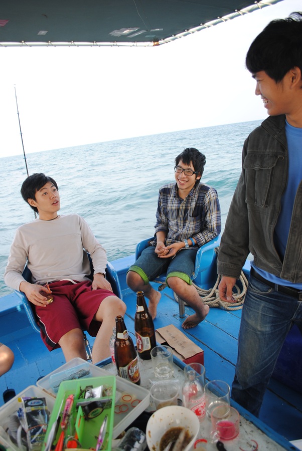  [b]วงสนทนามีตลอดเวลาครับ เฮฮาเกือบ 24 ชั่วโมง[/b] :laughing: :laughing: :laughing: :laughing: