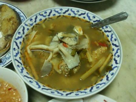 ปลาสากเอามาต้มยำ  ที่เหลือเอามาทำอ