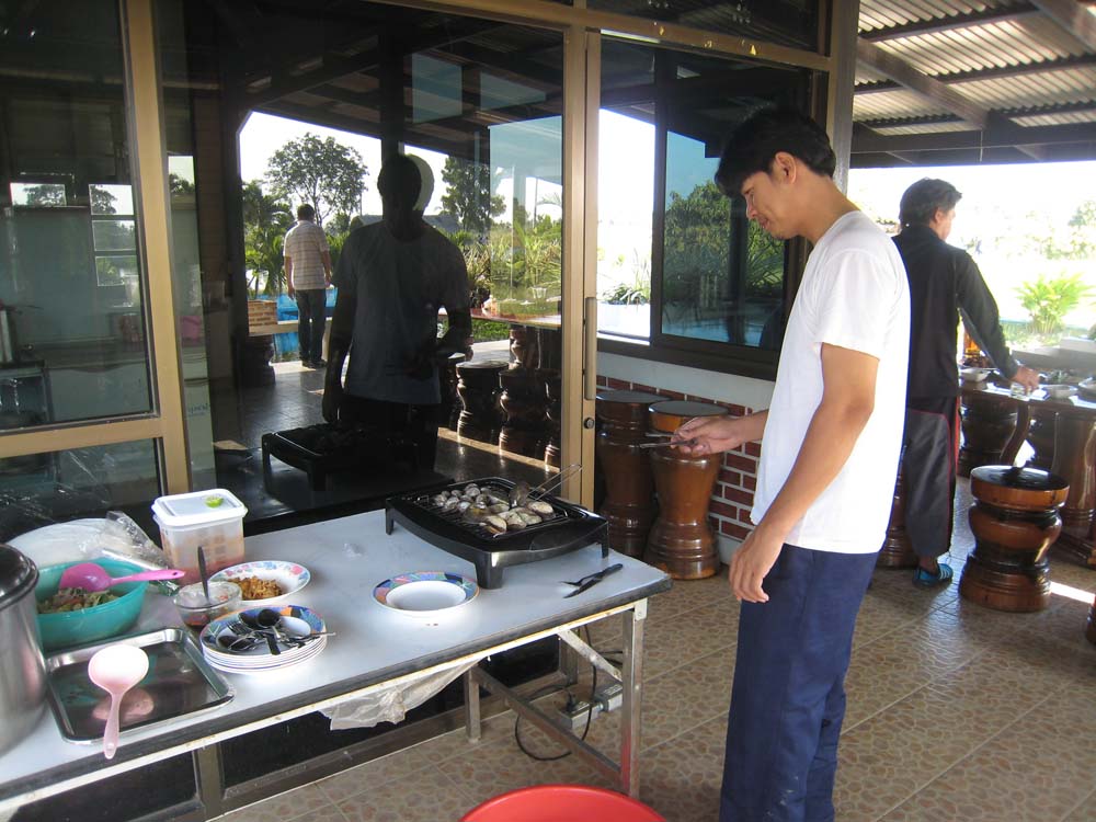 


พ่อครัว...สั่ง...ตรง...จาก.......ชลบุรี......


หล่อ.......ไม่...ใช่...เล่น........ระวังนะ.