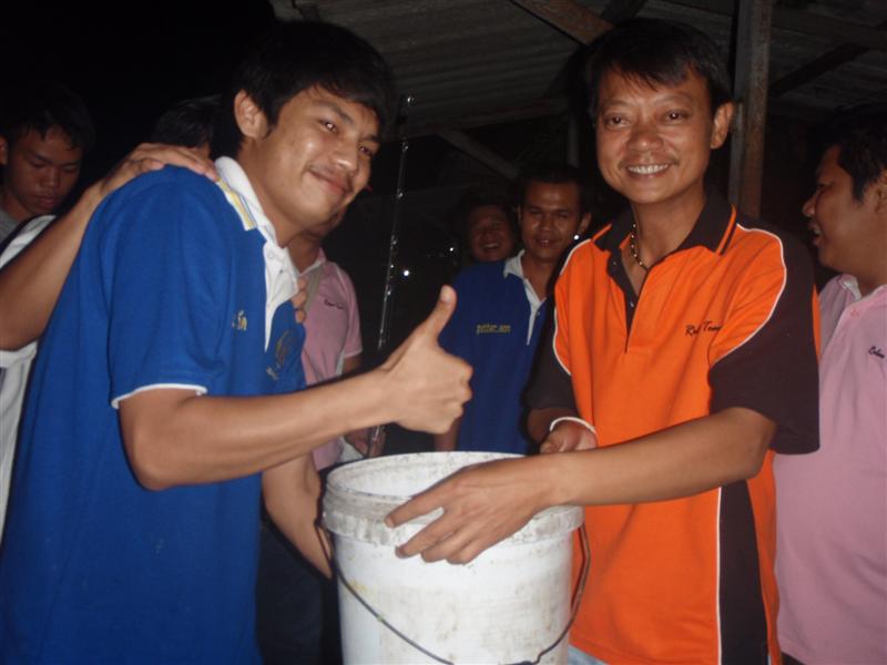 น้องเอ็มเด็กวัด...หรือว่าฉายา..."  เอ็ม ปลาหลุด  "    นั่นเองครับ....ซวย..เอ้ย..โชคดีจริงๆครับ....