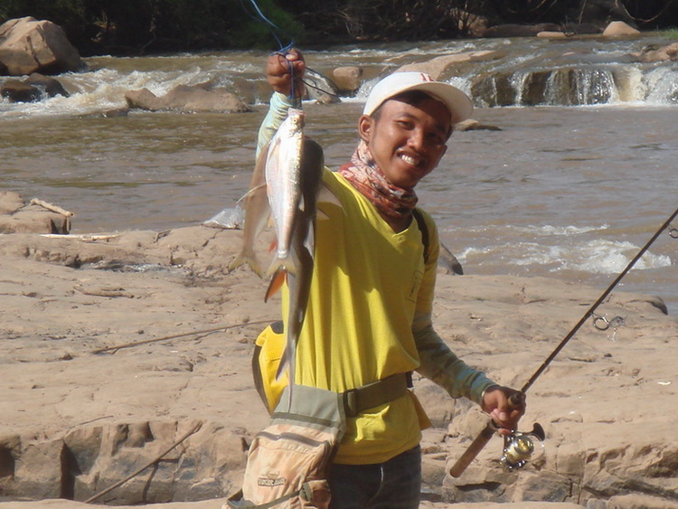  

            [b]ลากันด้วยภาพนี้ละครับ...[/b]

         ขอบคุณเวปสยามฟิชชิ่ง...
         ขอบคุ