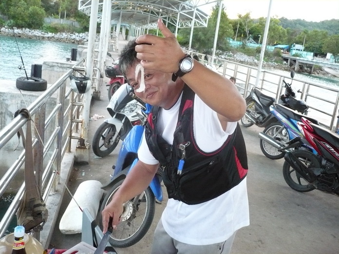 ยังเกาะนิ้วอยู่เลย...สดจริง..กินจริง :umh:

 [q]มาทริบนี้ทีไร ลืมตกปลาทุ๊กที เพลินไปกับของกิน  แต่
