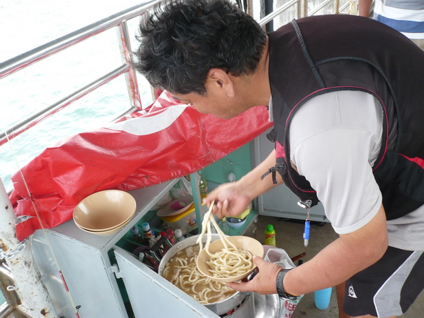 ได้ที่แล้ว....เชฟตักแจกทันที...หิวๆๆๆ :umh: