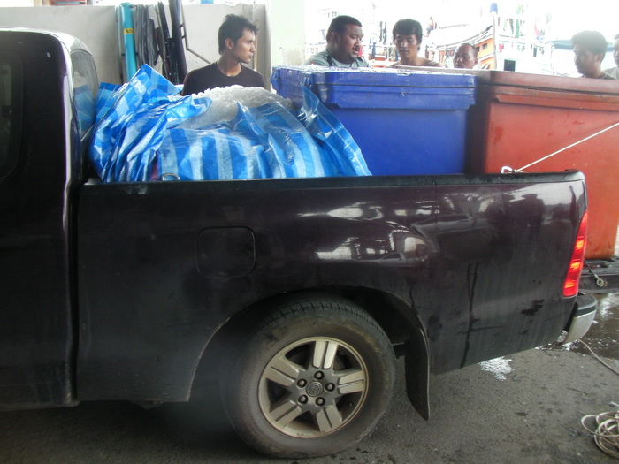 ยางแบนครับ ต้องรีบไปเติมลม กลับไปถึงหน้าบ้าน ยางแตกหน้าบ้านพอดีเลยครับ