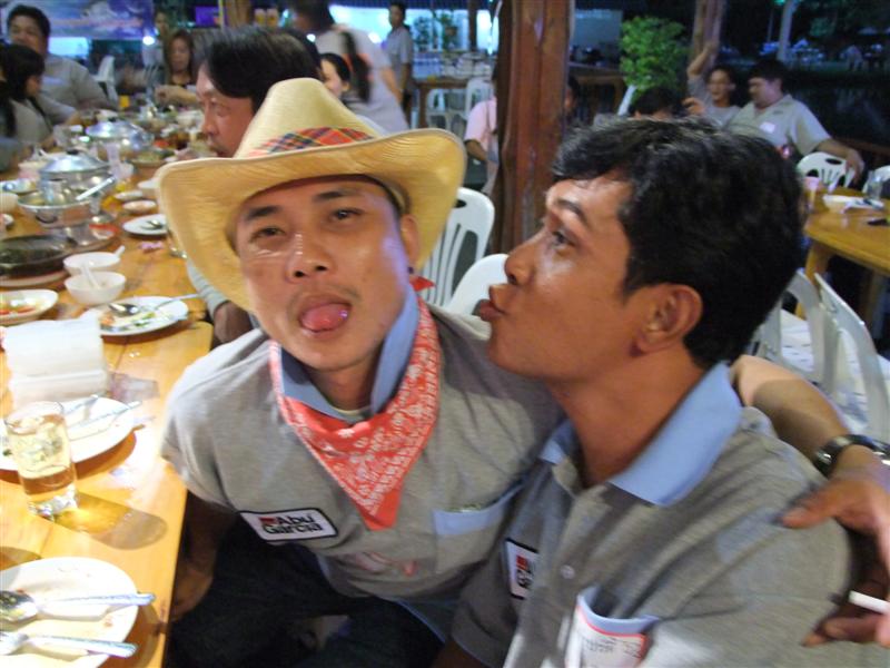 อุ๊ย ทำอะไร กันอ่ะ  :laughing: :laughing: :laughing: :laughing: :ton