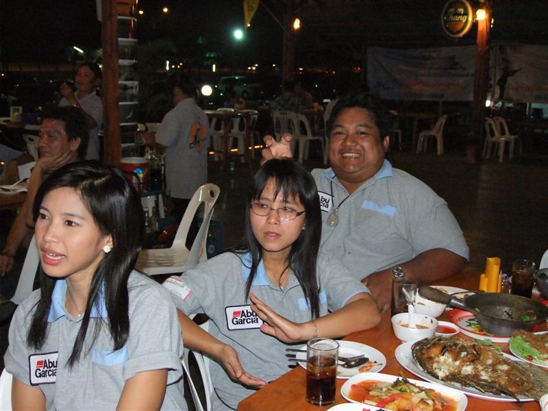 อ้าว นั่น น้าออย กับ ผบ. มาแล้วครับ (ม