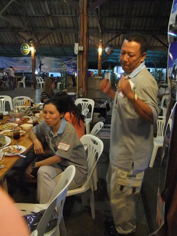 ยั๊งไม่อยู่ซ๊ะแล้ว ลุงเรา  :laughing: :laughing: :la