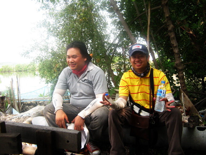 น้าลิงกับน้าต่อ....ครึ่งวันแล้วยังแห๋ววอยู่เลย ได้แค่เสียวครับ :laughing: :laughing: :laughing: :lau