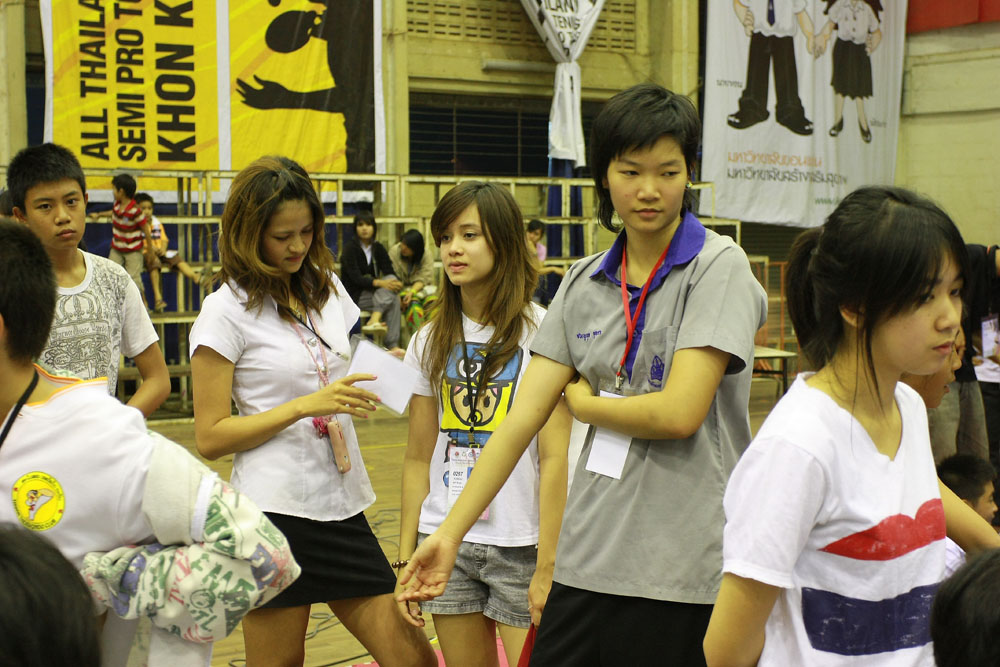 สาว ๆ ก็เยอะ แต่พ่อไม่สนใจหรอก แค่ถ่ายรูปเค้าเฉย ๆ