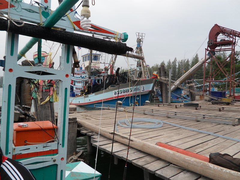 เรือใหญ่ลำนี้  วิ่งเข้ามาประมาณ 5ทุ่